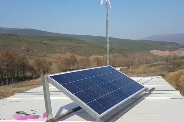 150 watt gunes paneli ve 400 watt ruzgar turbini ile elektrik uretim