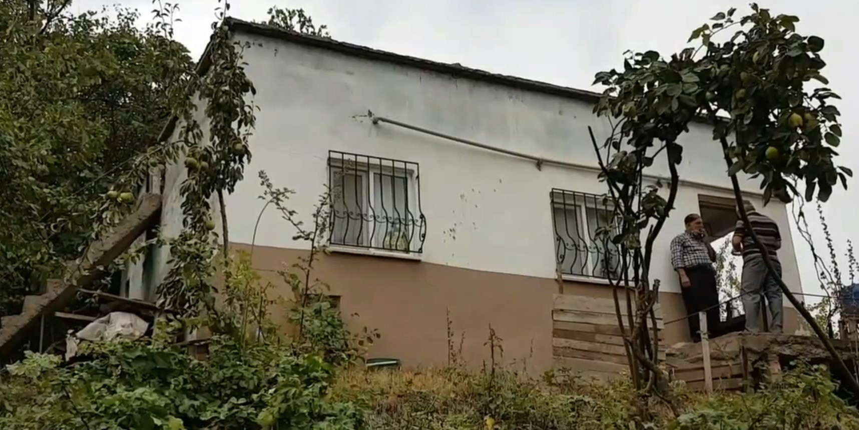 300 watt gunes paneli ile bahce evinin enerji ihtiyaci