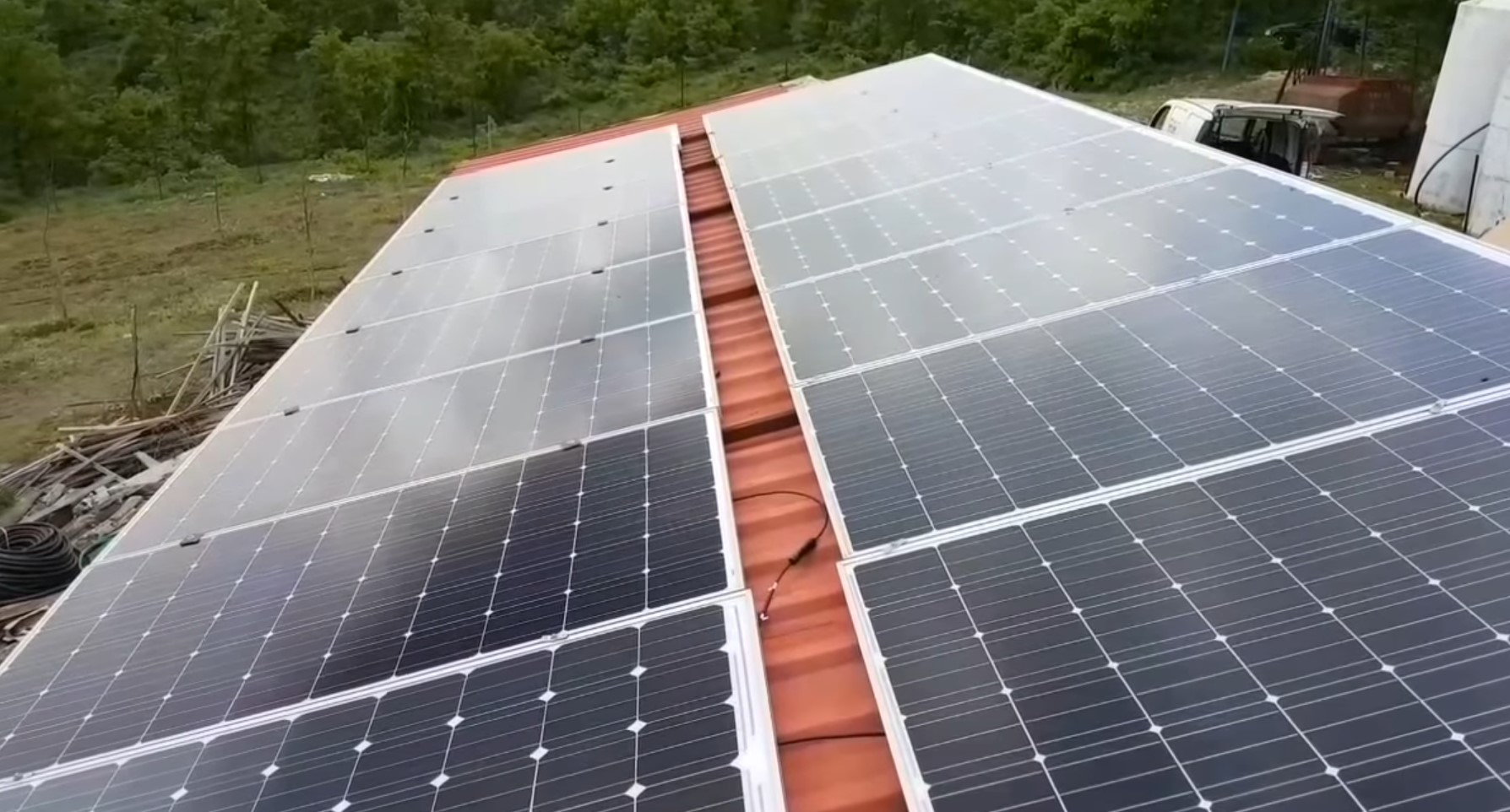 4 5 kw gunes paneli ve istabreeze 1500 watt ruzgar turbini ile ceviz agaci sulama