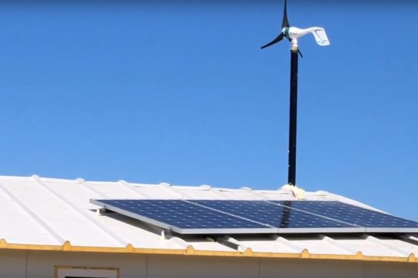 750 watt gunes paneli ve air speed 500 watt ruzgar turbini ile elektrik uretimi