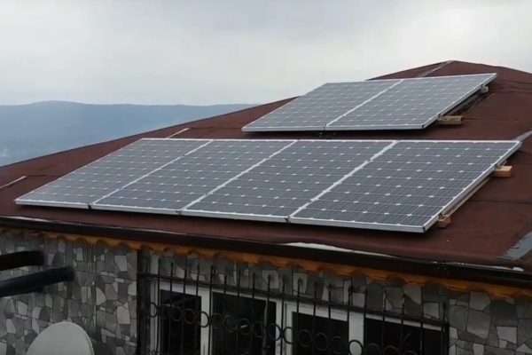 ev icin 1 5 kw gunes paneli ve istabreeze 1500 watt ruzgar turbini elektrik sistemi
