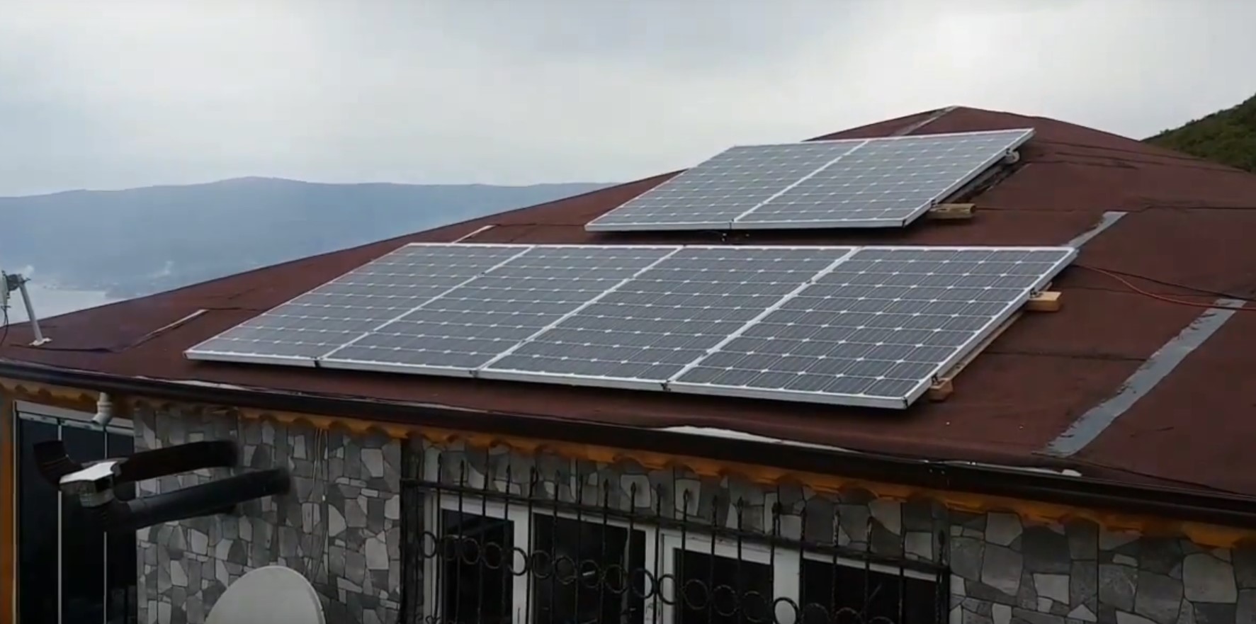 ev icin 1 5 kw gunes paneli ve istabreeze 1500 watt ruzgar turbini elektrik sistemi