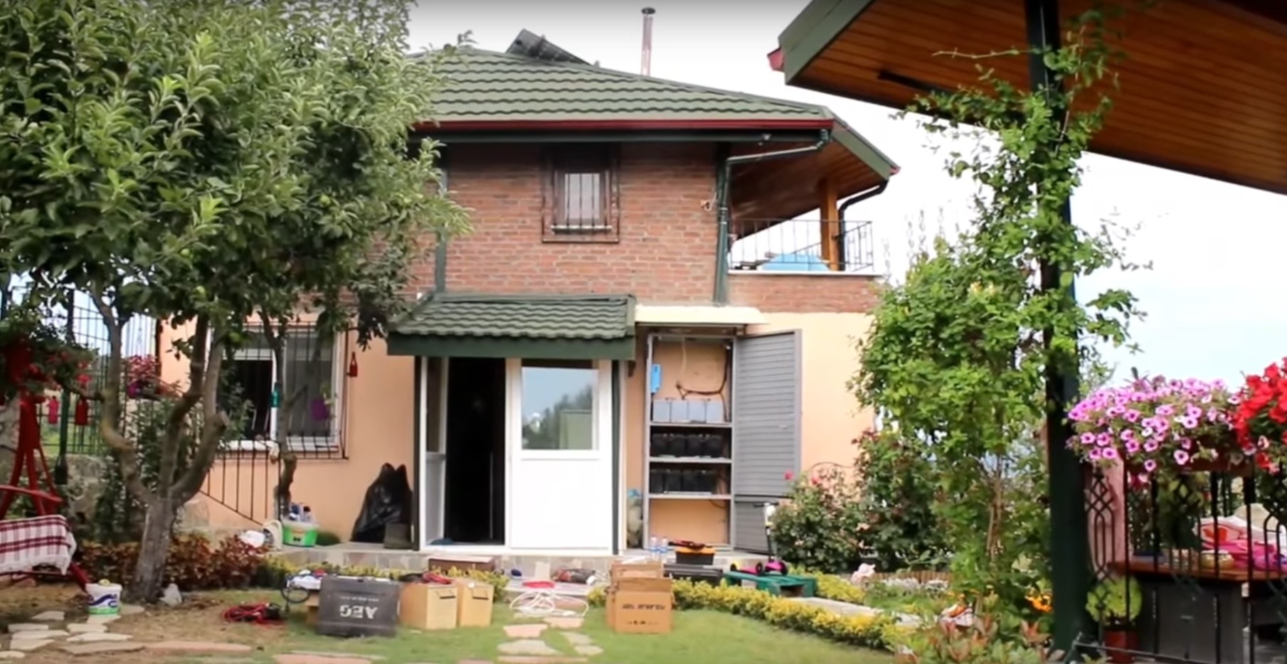 ev icin 2 kw gunes paneli ve istabreeze 3000 watt ruzgar turbini ile elektrik sistem